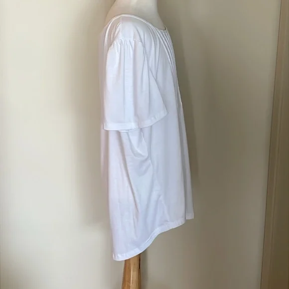EUC Woman’s Xl Detailed White Short Scoop Neck Short Sleeved Lightweight Top - Picture 2 of 7